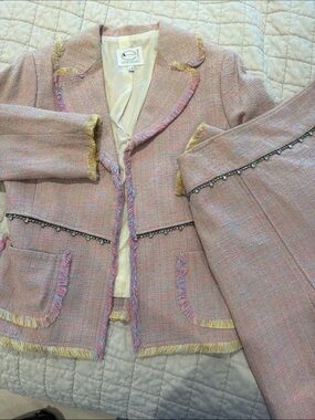 Designer Italian Pink Tweed Jacket and Skirt Suit Fringe Jewels 4-6 Like New